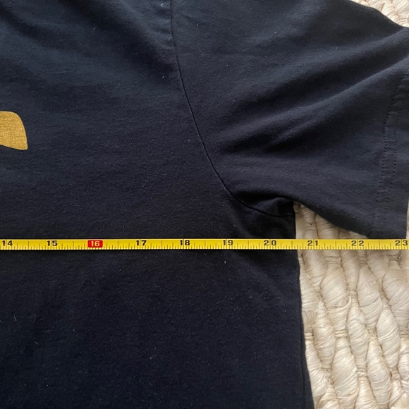 Black Yellowstone Logo Women's Large T-Shirt from Etsy Shop DaniDesigns Company - Picture 3 of 7